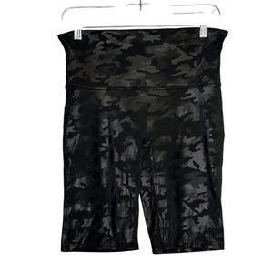 Spandex black camo bike shorts size XL
